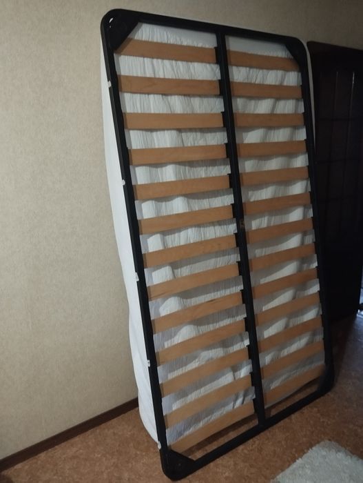 Продам кровать с матрасом