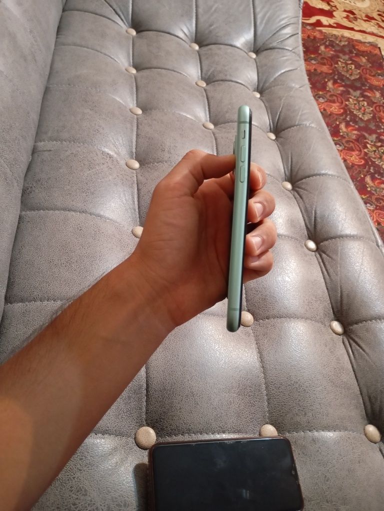 Iphone 11 green b/u.