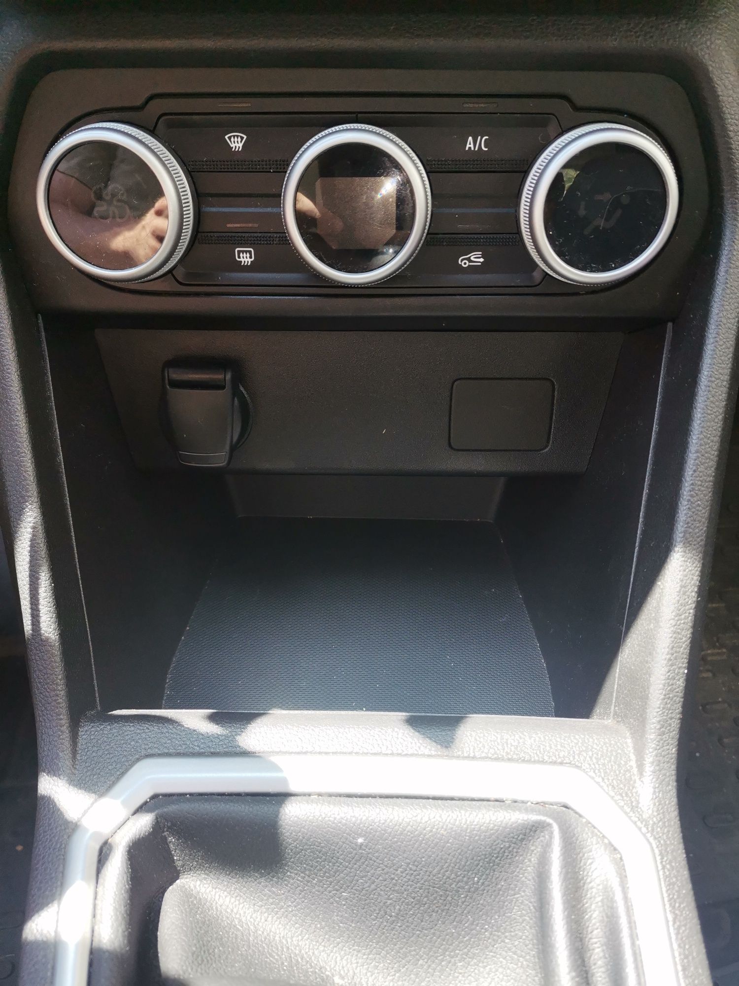 Organizator Dacia Sandero model 2023-2025