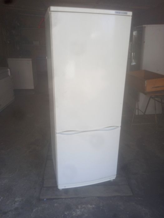 Продам холодильник Атлант