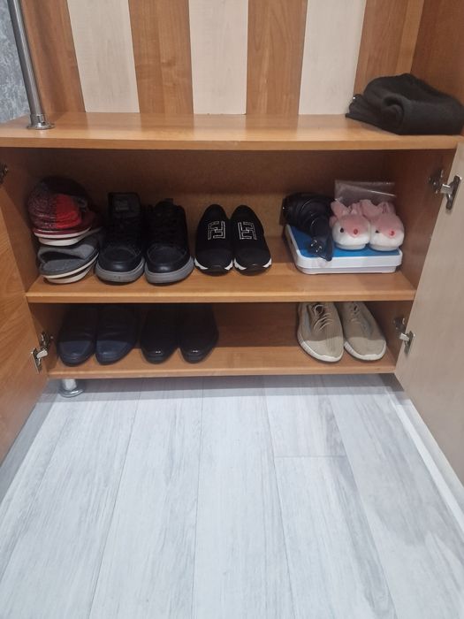 Продам прихожую.