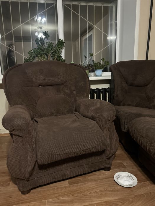 Диван угловой и кресло