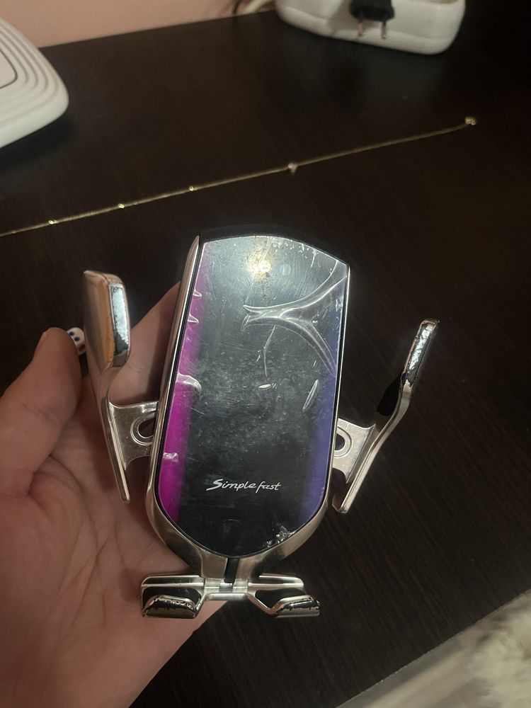 Suport telefon cu incarcator