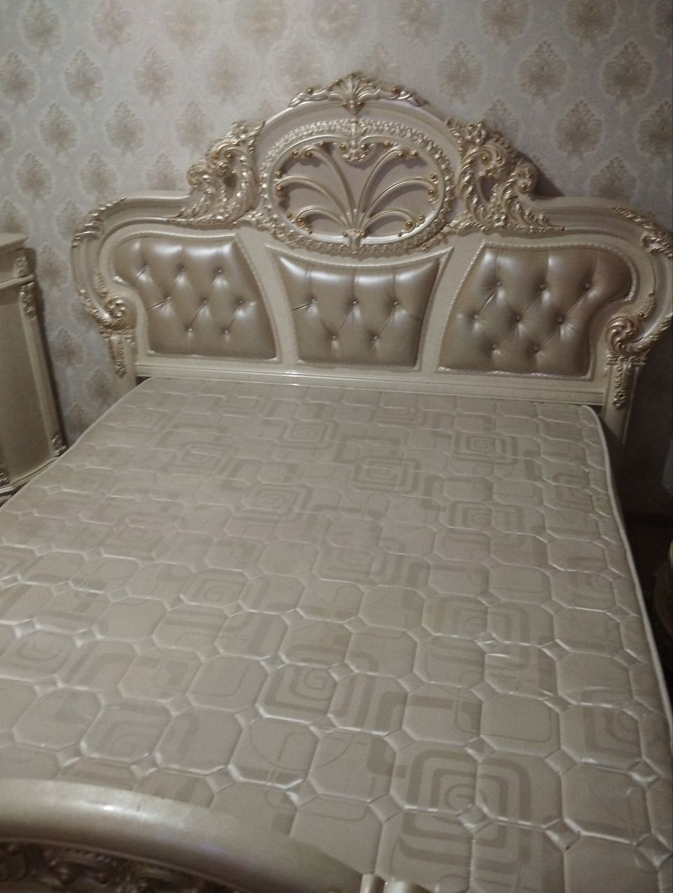 Spalni mebel kamplekt sotiladi