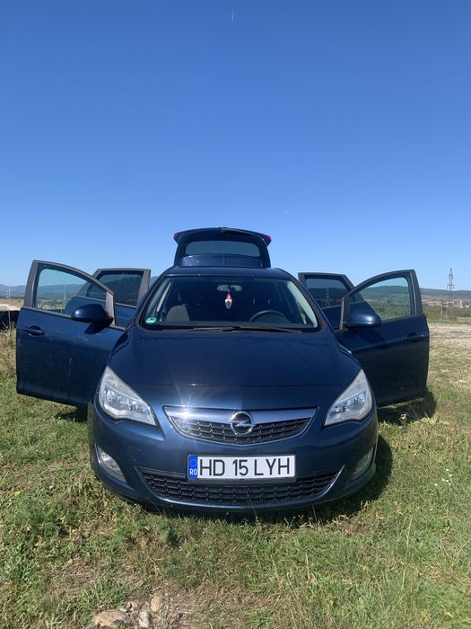Opel Astra J - îngrijită și gata de drum