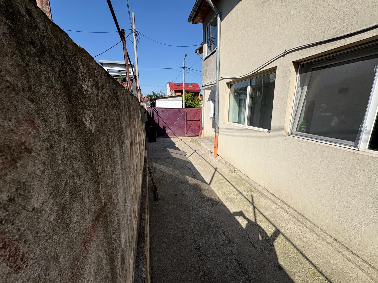 Închiriez casa la curte în Doamna Ghica