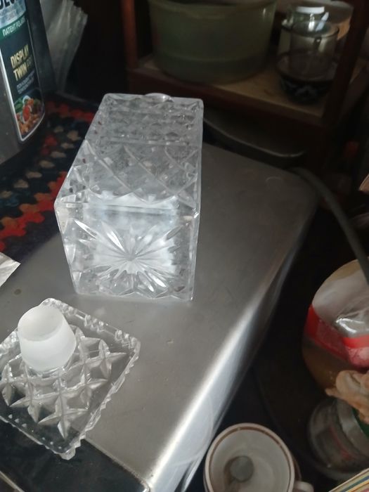 Хурустал бутулка.