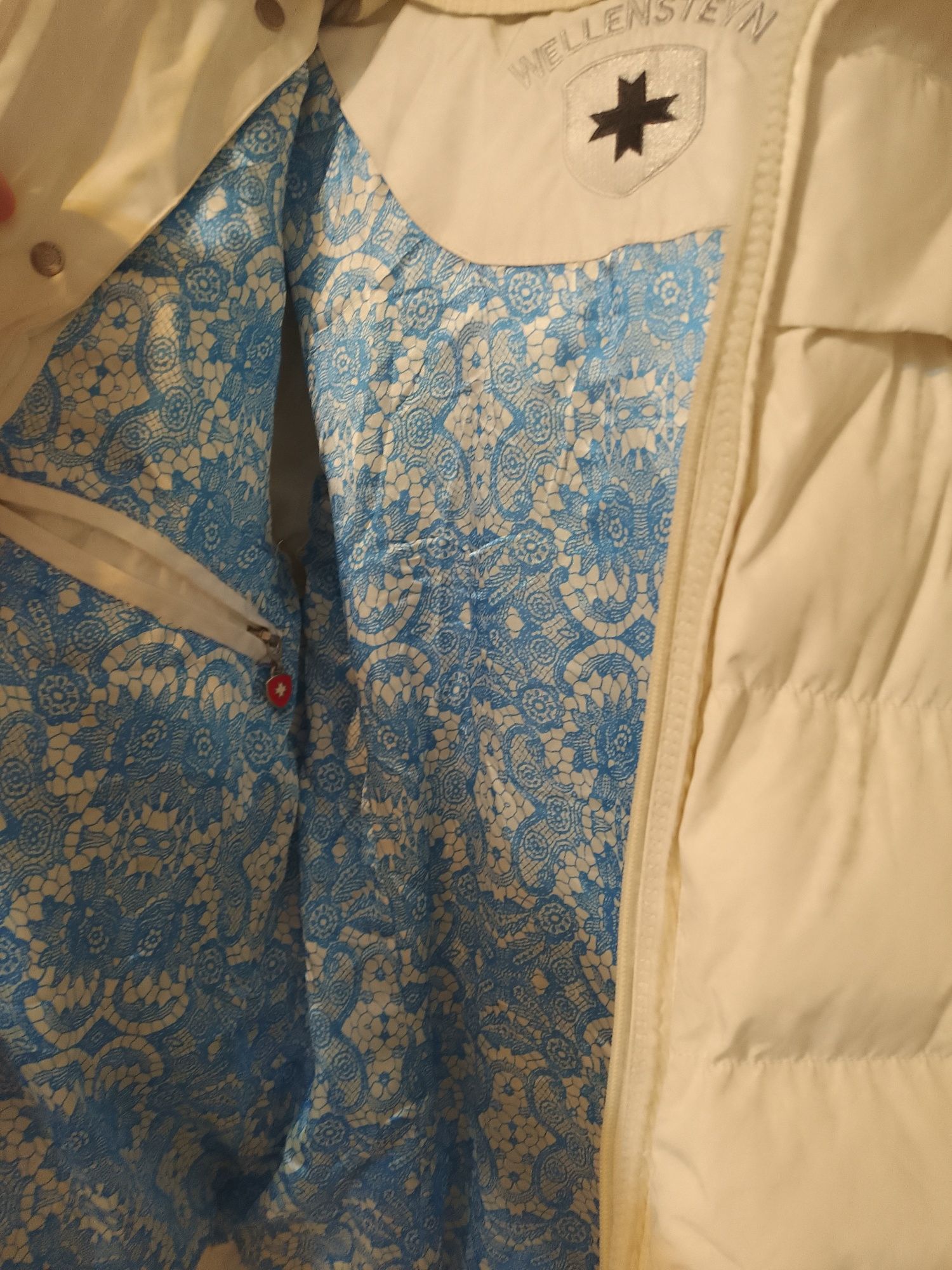 Geacă damă Wellensteyn Originală ,are gluga de blană , matlasată