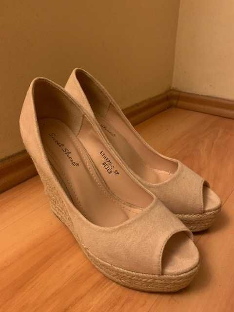Sandale bej cu talpa platforma