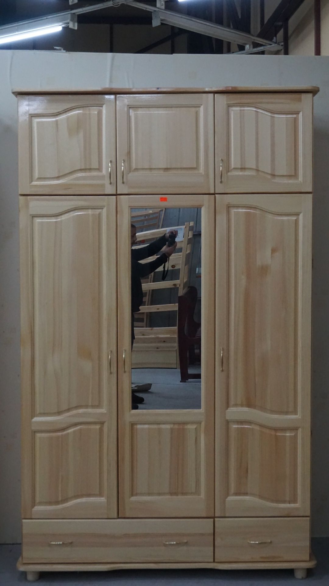 3-крил гардероб Лукс с огледало Мебели РУМ Кремиковци