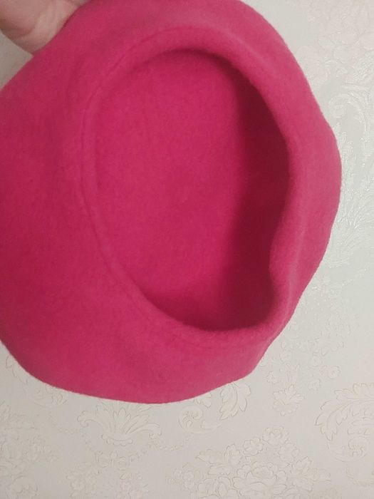 Две шапки барета. 100%. Вълна