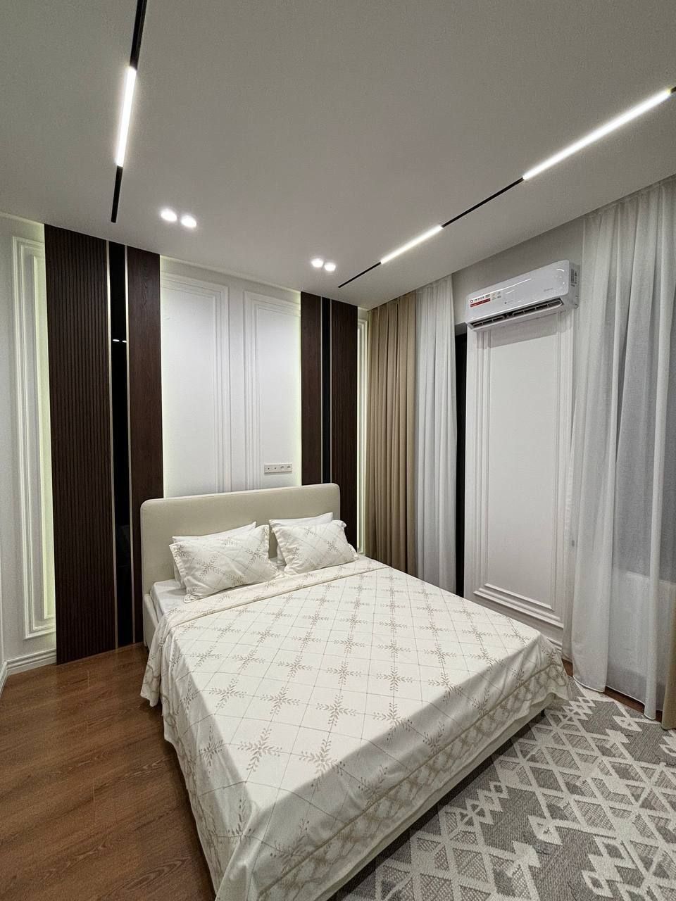 Саламатина Маркет
Цена 379 950 $ старт

1,3 сотки (320 кв.м жилой)
4 у