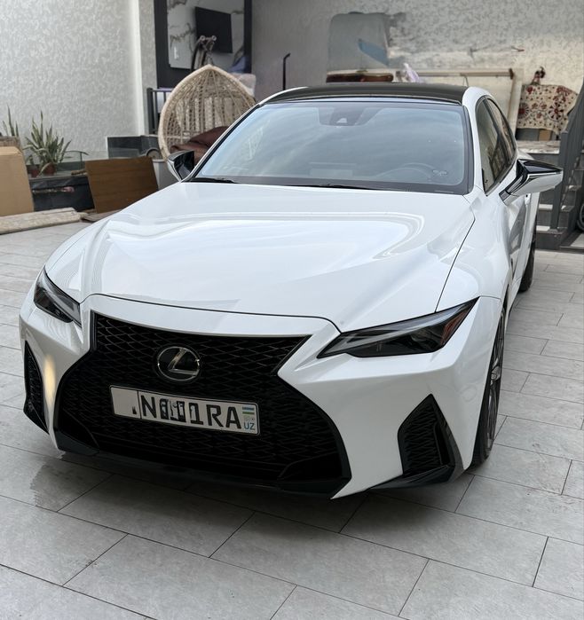 Lexus 2024 yil. 13000 km yurgan. Kraska toza serochni.