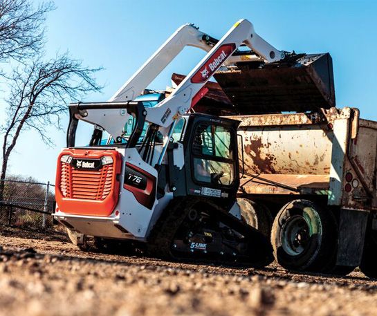 Bobcat / Miniexcavator de Inchiriat