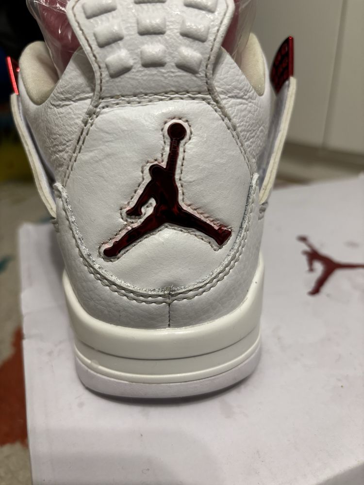 Jordan 4 metallic red