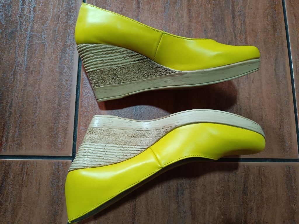 Pantofi piele galbeni