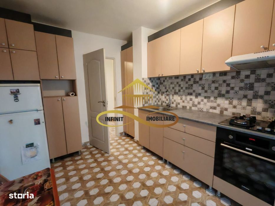 Apartament cu 3 camere de inchiriat