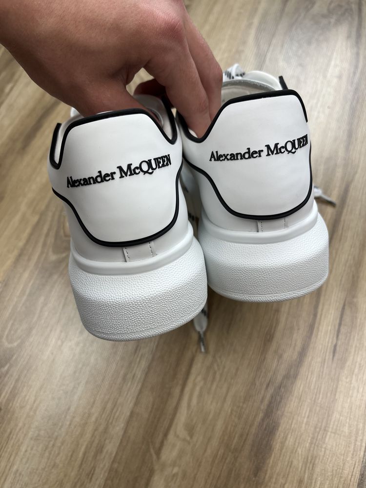 Alexander McQueen бели обувки