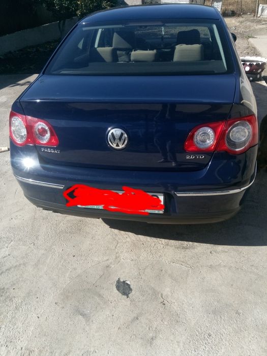 Vând Volkswagen Passat B6