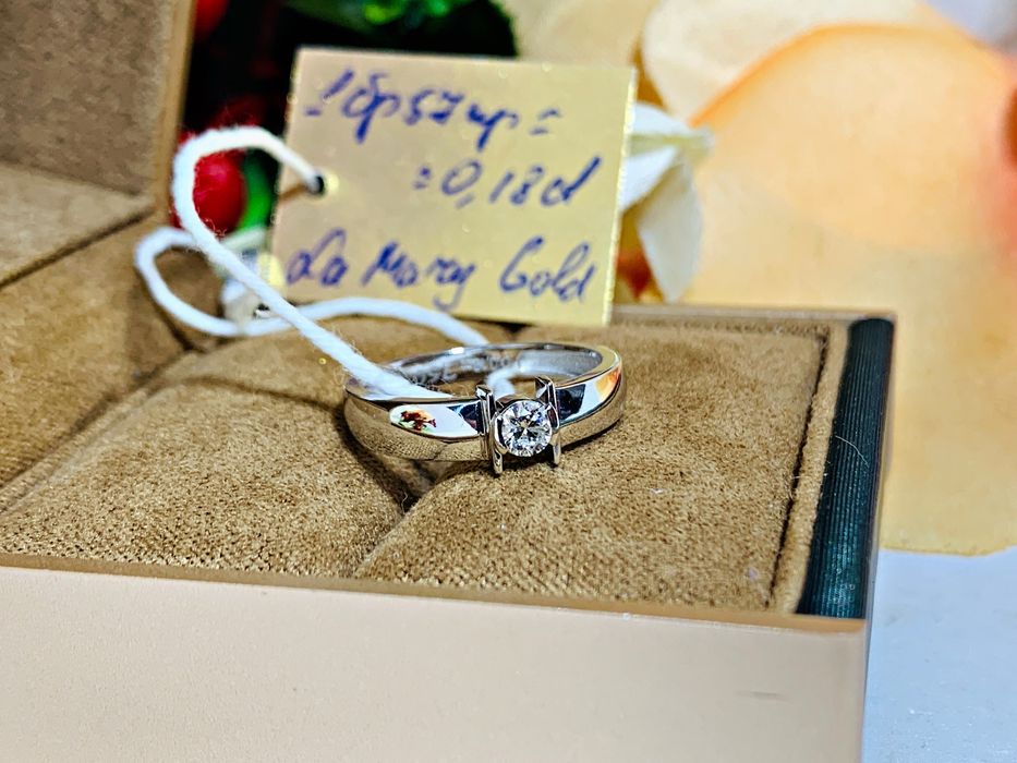 Серьезное золотое кольцо модели «Одноглазка» с бриллиантом