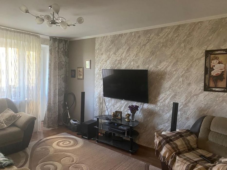 Продаётся двухкомнатная квартира 20мкр 19400