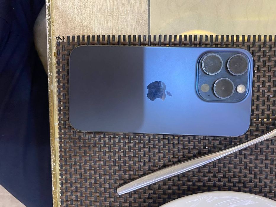 Iphone 15 pro dakument karobka bor rangi diniy emkost 90 ishlashi zor