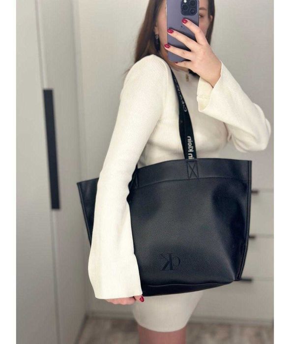 Calvin Klein оригинална страхотна дамска чанта