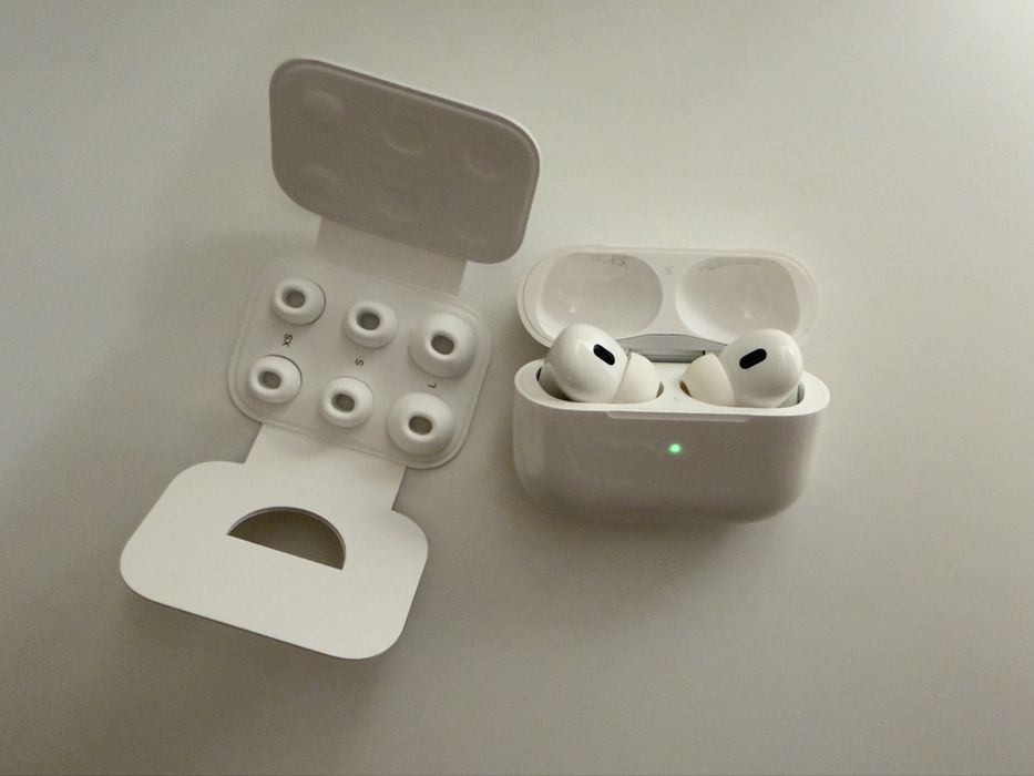 Apple AirPods Pro 2 – оригинални, перфектно състояние