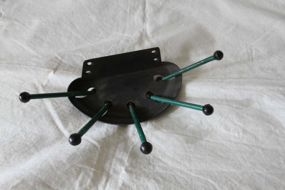 Вешалка настенная для полотенец вещей советская.