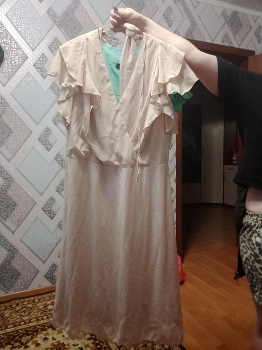 Продам платья  размер 48