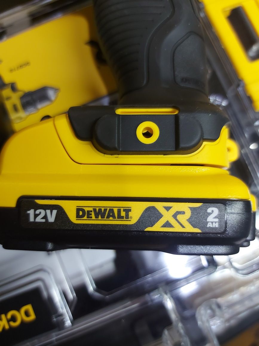 Нов комплект Dewalt 12v