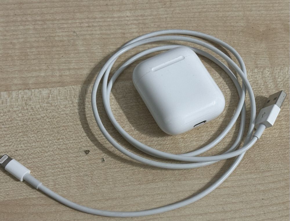 Airpods 2, white