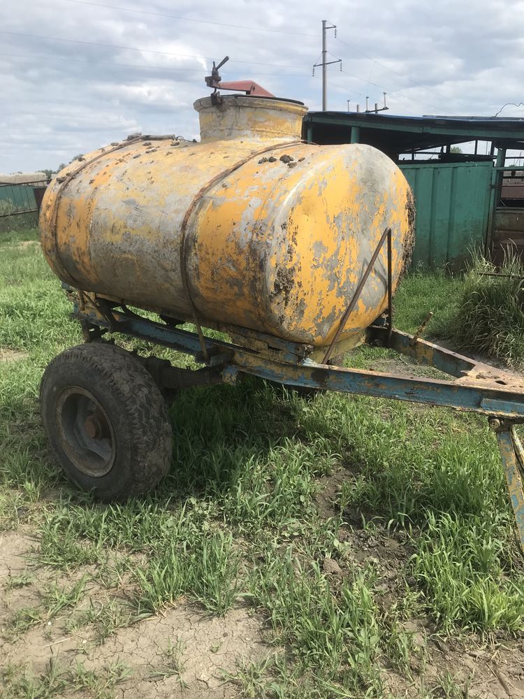 Продам бочку алюминевую на колесах