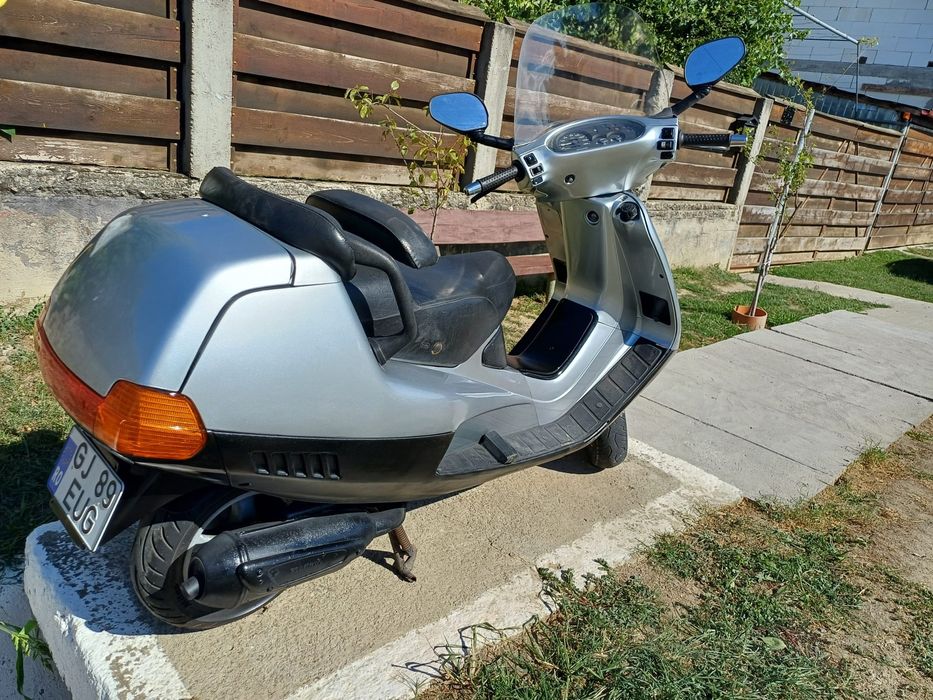 Vând scuter PIAGGIO