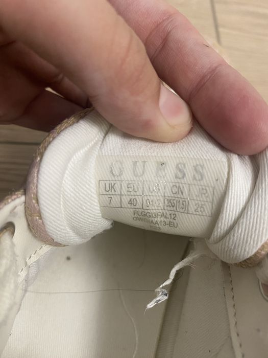 Adidasi Guess marimea 40