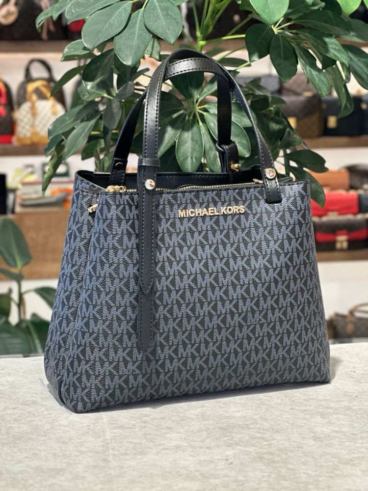 Geanta Michael Kors Noua !!! Dimensiuni 28/23 !!!