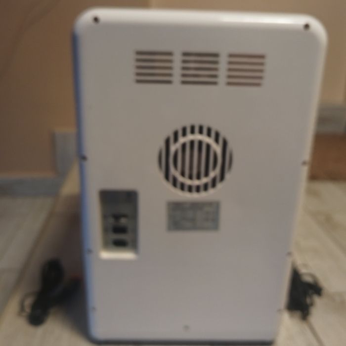 Мини хладилник на 12 и 220 волта