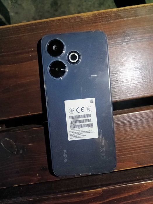 Продавам телефон Xiaomi redmi 13