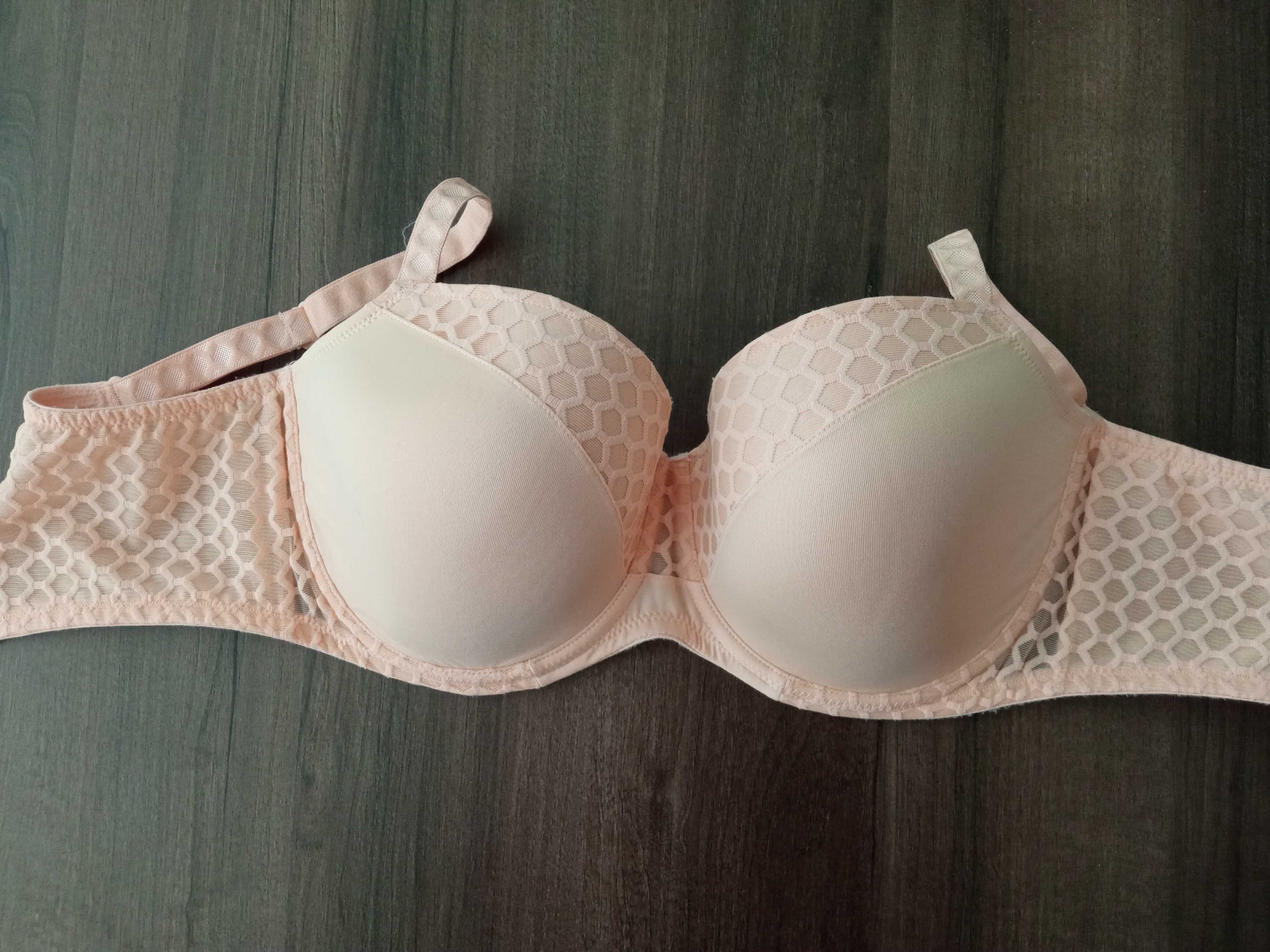 PRIMA DONNA TWIST сутиен с формована чашка  EU 65F, UK 30F, FR 80F