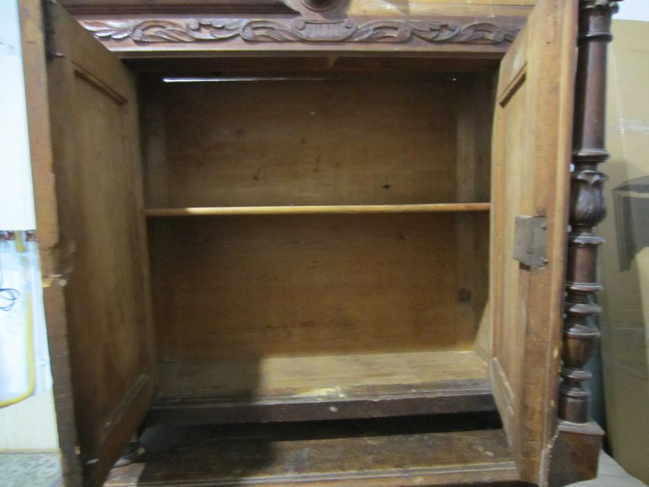 2 Dulapuri sculptate vechi de colectie circa 1850