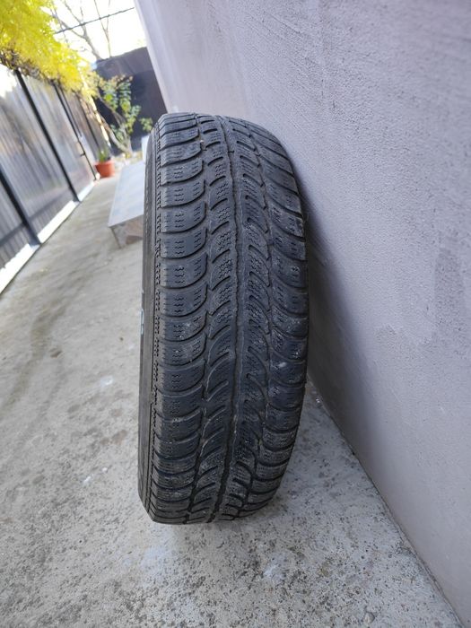 Cauciucuri iarna 165 70 R 14 + jante tabla