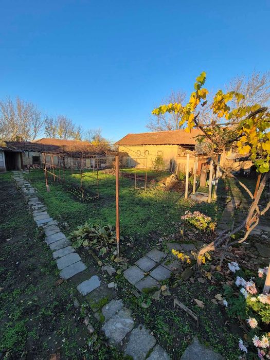 Продавам къща в село Янтра, общ. Горна Оряховица