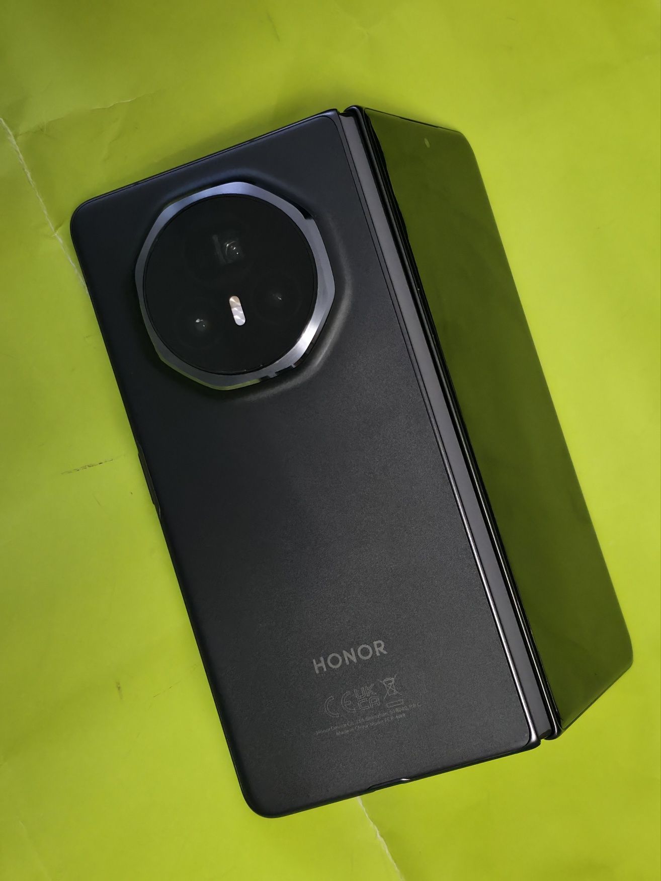 КАТО НОВ 512GB Honor Magic V3 Yettel Гаранция 2027г. Black / Черен v 3