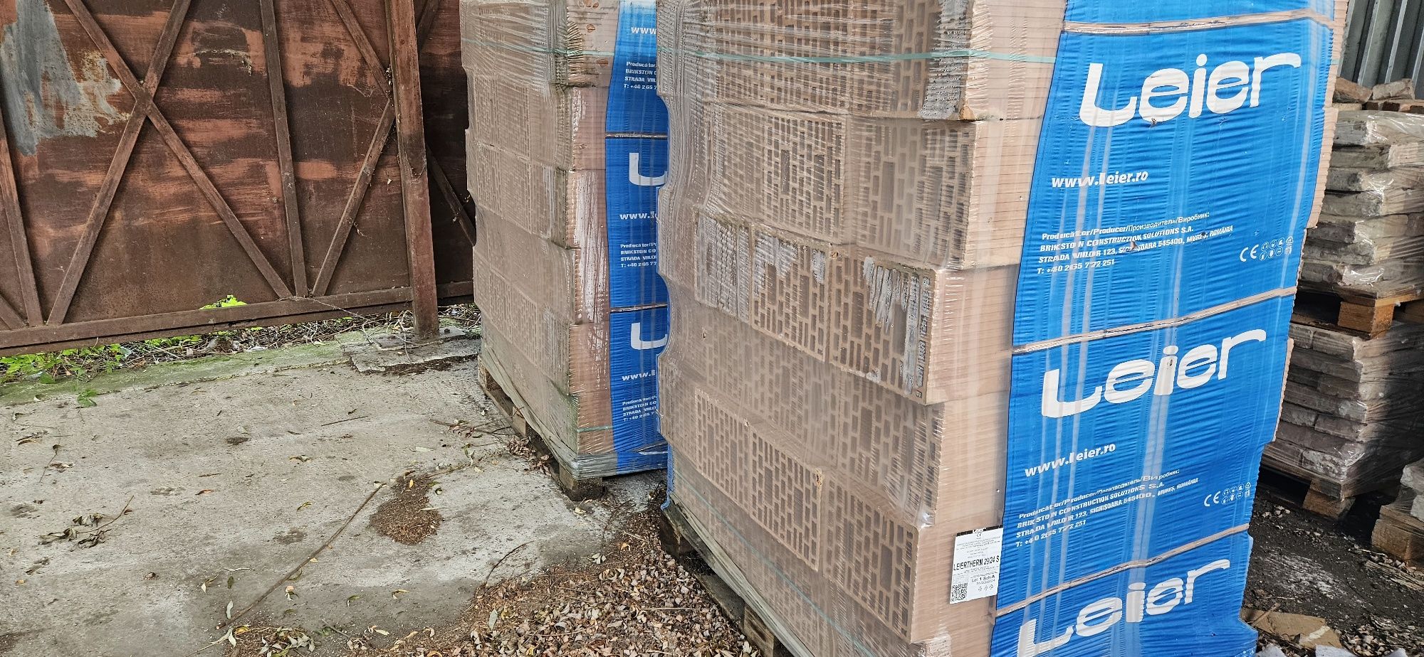 Caramida t30 doi paleti de 120 buc/palet