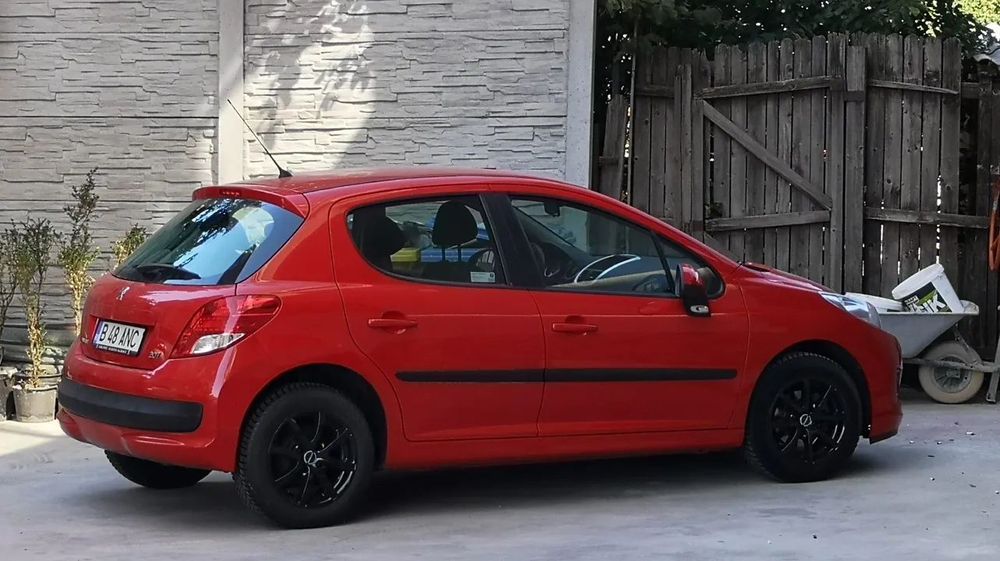 Peugeot 207 Al doilea proprietar [5 ani]. Stare excelenta.
