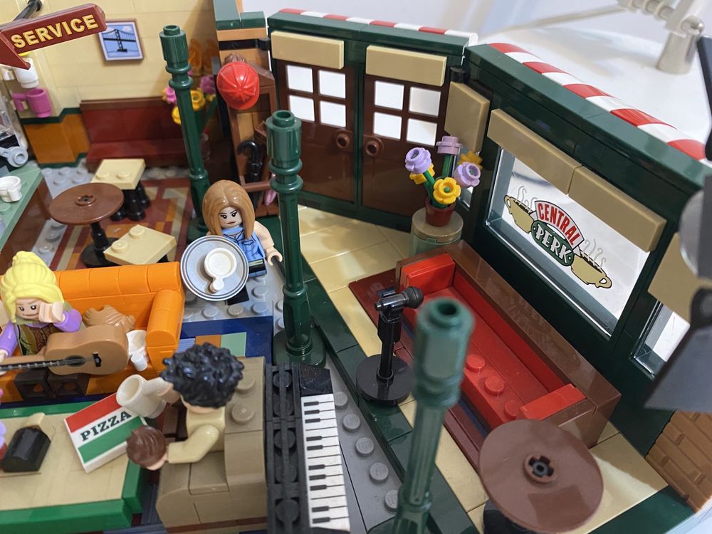 LEGO: Сериал Друзья, Центральная кофейня Ideas 21319
