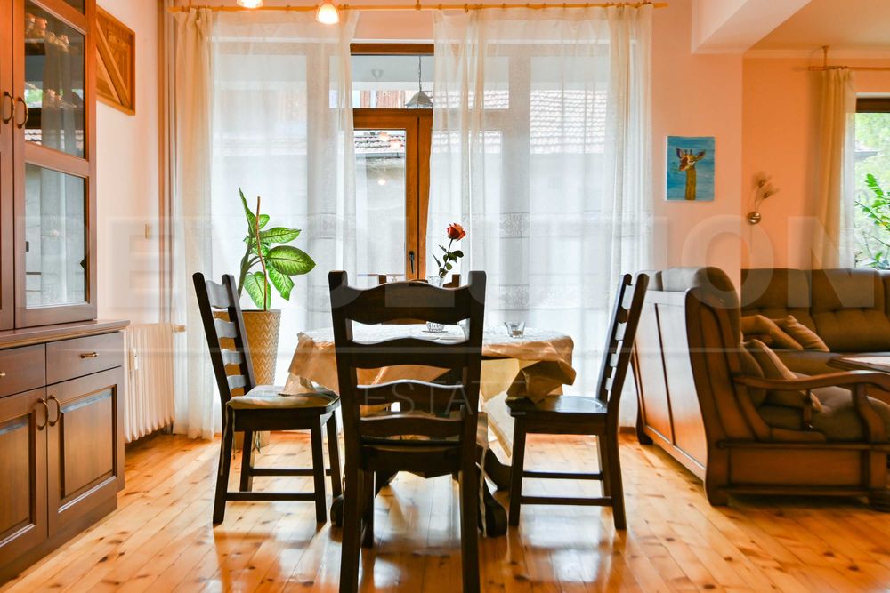 Продава се Тристаен апартамент в София, Изток - 149 кв.м за 1643 €/кв.м - Снимка #3