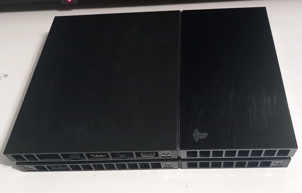 Playstation 4 в перфектно състояние + игри