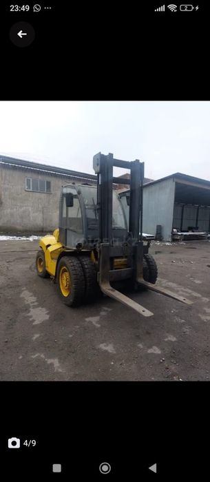 Услуги кары. кара. Услуги вилочного погрузчика.  Вилочный погрузчик