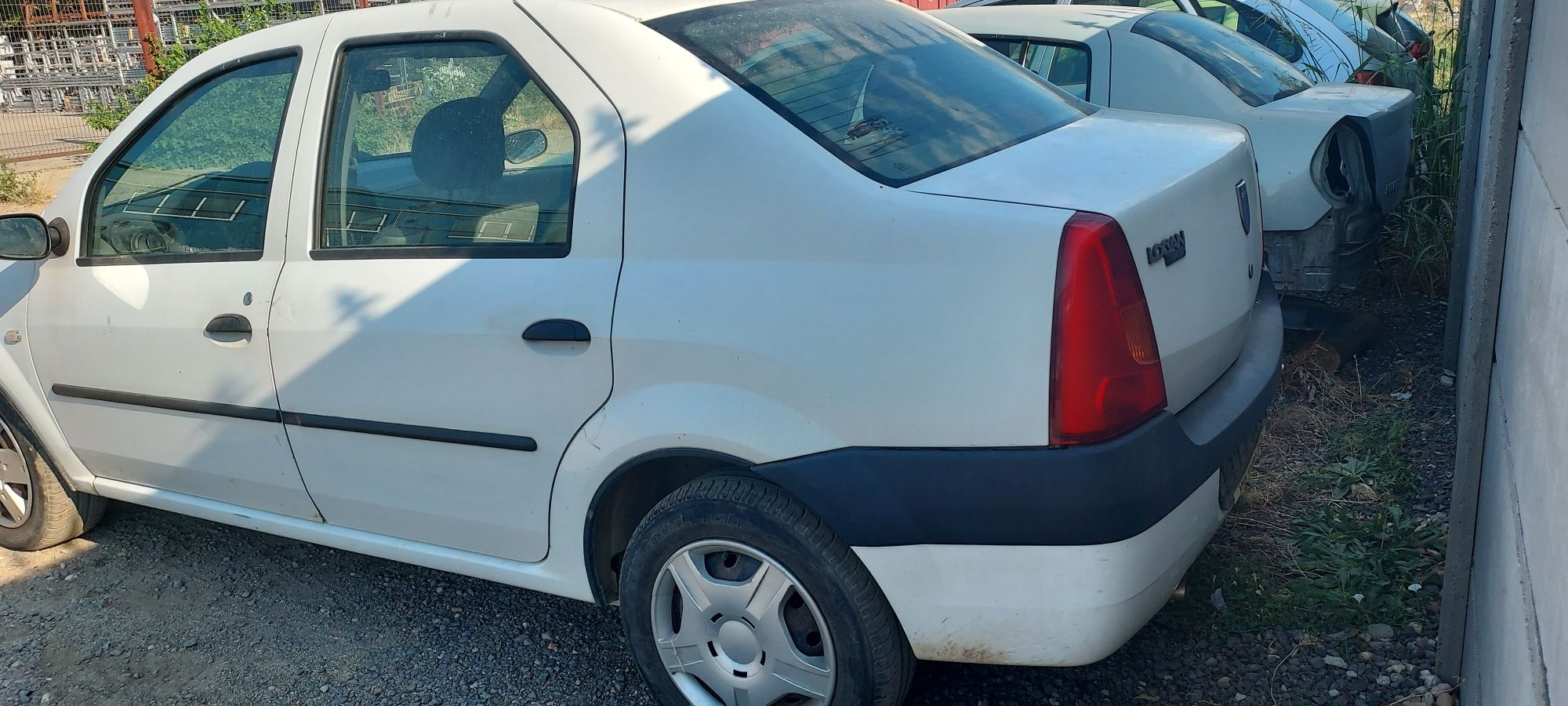 Dezmembrez Dacia Logan an 2006